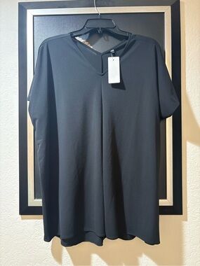 Uniqlo Black V-Neck Short Sleeve Women's Tee